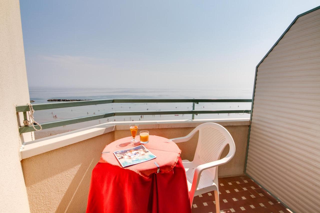Hotel Majestic Bellaria – Igea Marina Kültér fotó