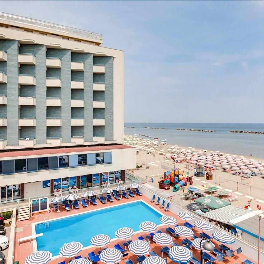 Hotel Majestic Bellaria – Igea Marina Kültér fotó